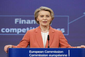 مساعي السلام الأوكرانية: لقاء مرتقب بين زيلنسكي وترامب لتجاوز العقبات الكبرى