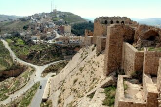 خبراء ومهتمون بالسياحة في الكرك يدعون لتعزيز السياحة الداخلية