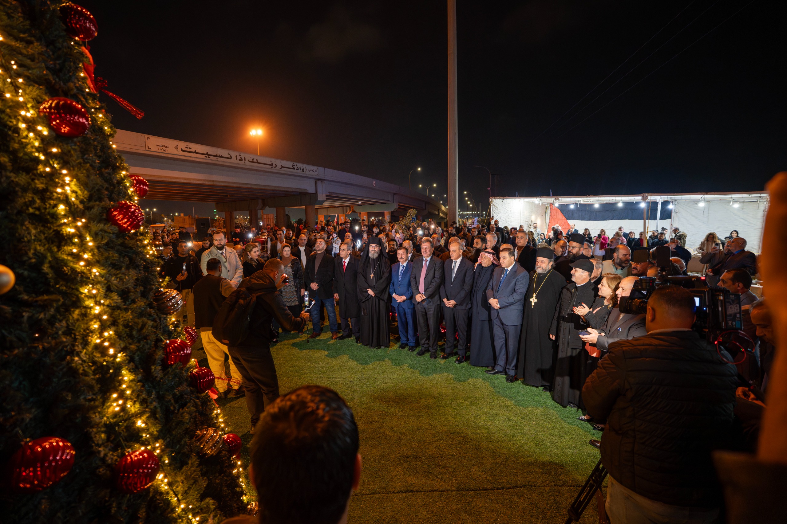 إضاءة شجرة عيد الميلاد في الزرقاء بحضور وزير السياحة والآثار