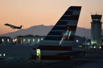 بولندا تغلق مطاري لوبلين وجيشوف لأسباب أمنية غير محددة