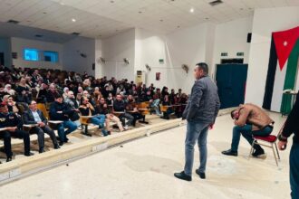 جامعة آل البيت تنظم عرضًا مسرحيًا توعويًا حول مخاطر المخدرات