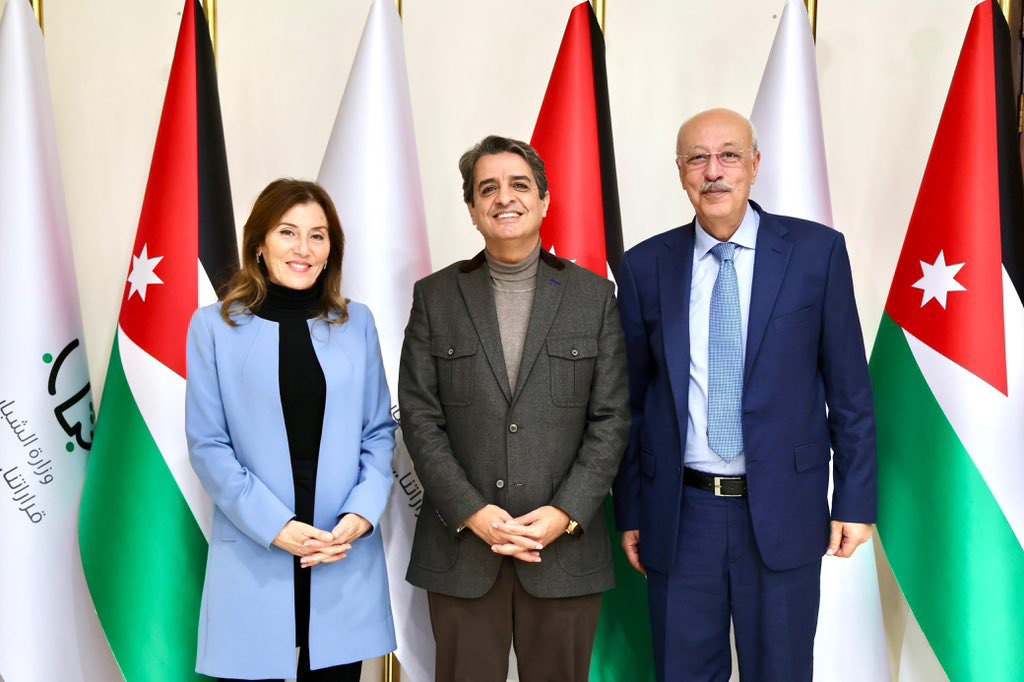 صورة حول : العدوان والحاج حسن يبحثان تعزيز التعاون لتوعية الشباب بحقوق الإنسان العدوان والحاج حسن يبحثان تعزيز التعاون لتوعية الشباب بحقوق الإنسان