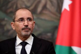 الصفدي في الرياض.. لقاء مرتقب مع وزير الخارجية السعودي لتعزيز العلاقات الثنائية