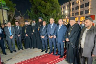 الأردن نموذج للتعايش: إضاءة شجرة الميلاد تعكس التسامح والمحبة بين المسلمين والمسيحيين