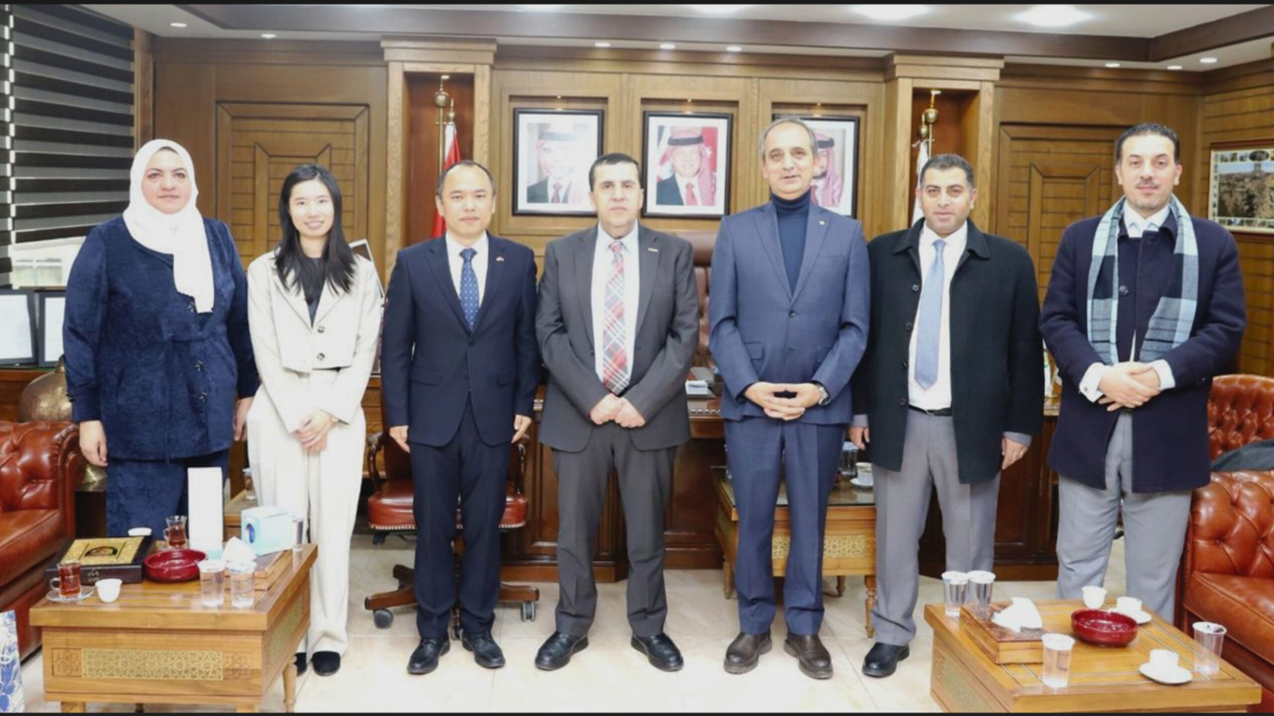 وفد صيني يزور جامعة البلقاء التطبيقية لتعزيز التعاون التعليمي والثقافي والابتكار الرقمي