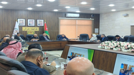 كوادر جرش تجمع 30 طناً شهرياً من النفايات وسط دوريات بيئية مشددة