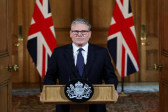 ستارمر يبحث مع ترامب الحرب في أوكرانيا