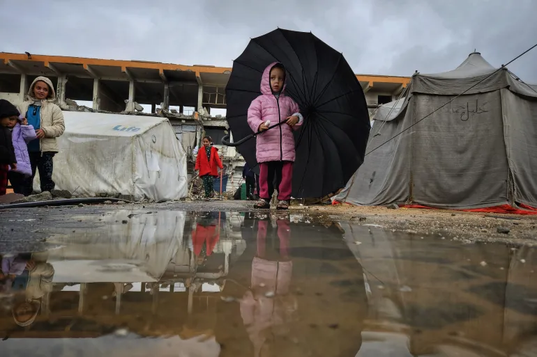 صورة حول : ارتفاع عدد ضحايا المنخفض الجوي في غزة إلى 25 شخصًا بينهم 6 أطفال ارتفاع عدد ضحايا المنخفض الجوي في غزة إلى 25 شخصًا بينهم 6 أطفال