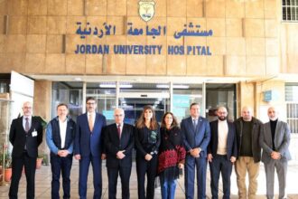 الأميرة دينا مرعد تطّلع على أوضاع أطفال غزة المرضى في مستشفى الجامعة الأردنية