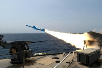 وسائل إعلام إيرانية تتحدث عن مناورات صاروخية متضاربة