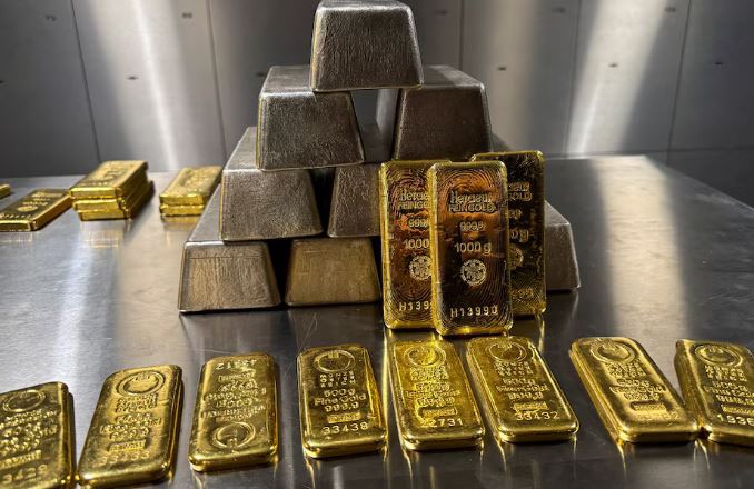 الذهب يتعافى بعد انخفاض أسبوعين مع صعود الفضة بقوة