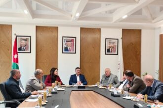 غرفة صناعة إربد وبلدية إربد تبحثان تعزيز التعاون ودعم القطاع الصناعي