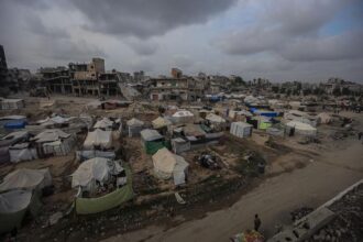 غارات إسرائيلية متواصلة على قطاع غزة رغم اتفاق وقف النار