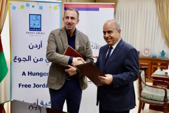 تكية أم علي تتعاون مع التربية لدعم برنامج التغذية المدرسية في 3 محافظات