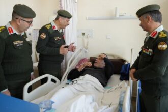 مدير الخدمات الطبية الملكية يتفقد مدينة الحسين الطبية