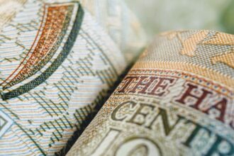 التربية تعلن تحويل رواتب التعليم الإضافي والمسائي والمخيمات إلى البنوك