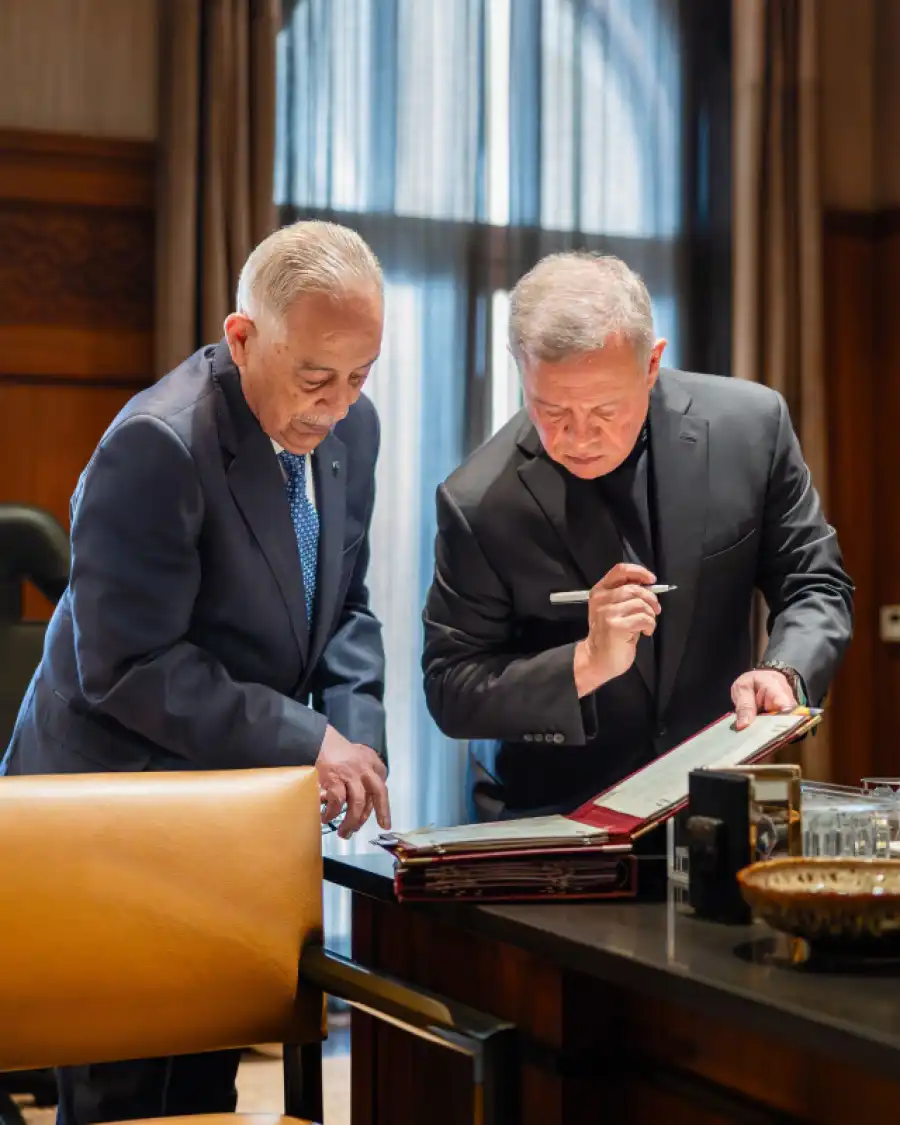 صورة حول : بدير يكتب عن صورة الملك والعيسوي: ديوان مفتوح قلب مفتوح بدير يكتب عن صورة الملك والعيسوي: ديوان مفتوح قلب مفتوح