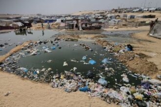 تحذير من كارثة صحية في غزة مع استمرار منع الوقود وتعطّل الخدمات الأساسية