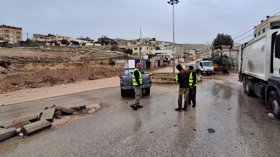 إغلاق شارع وادي أبو الزيغان احترازياً جراء تدفق المياه