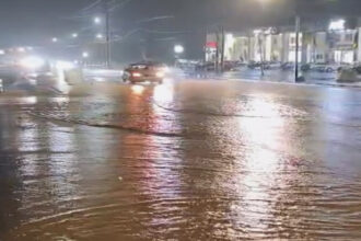 الأرصاد: تجنب مجاري السيول والطرق المنخفضة مع استمرار تأثير المنخفض الجوي