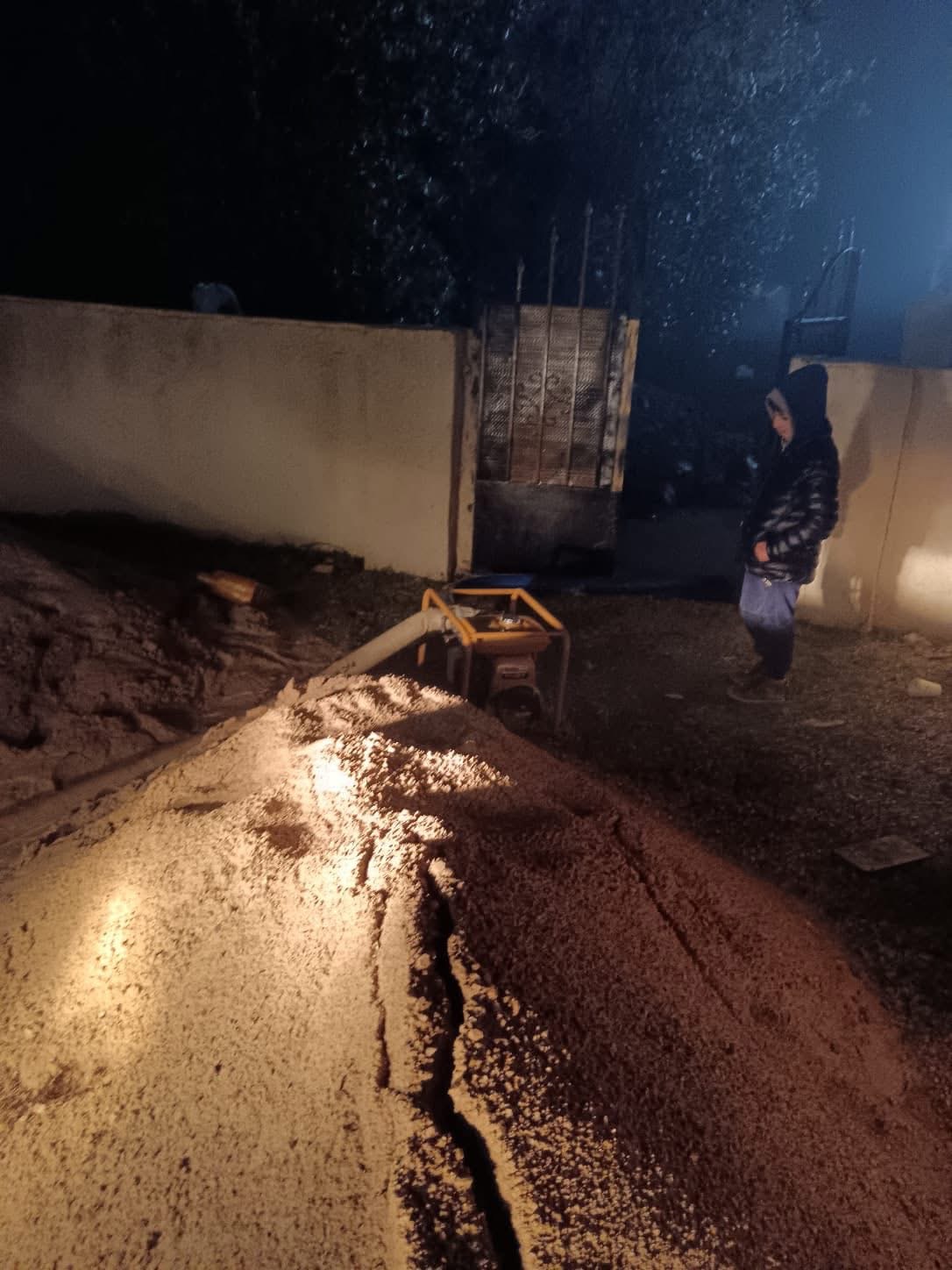 بلدية شيحان تتعامل مع حالات غرق منازل في منطقة الياروت جراء الأمطار