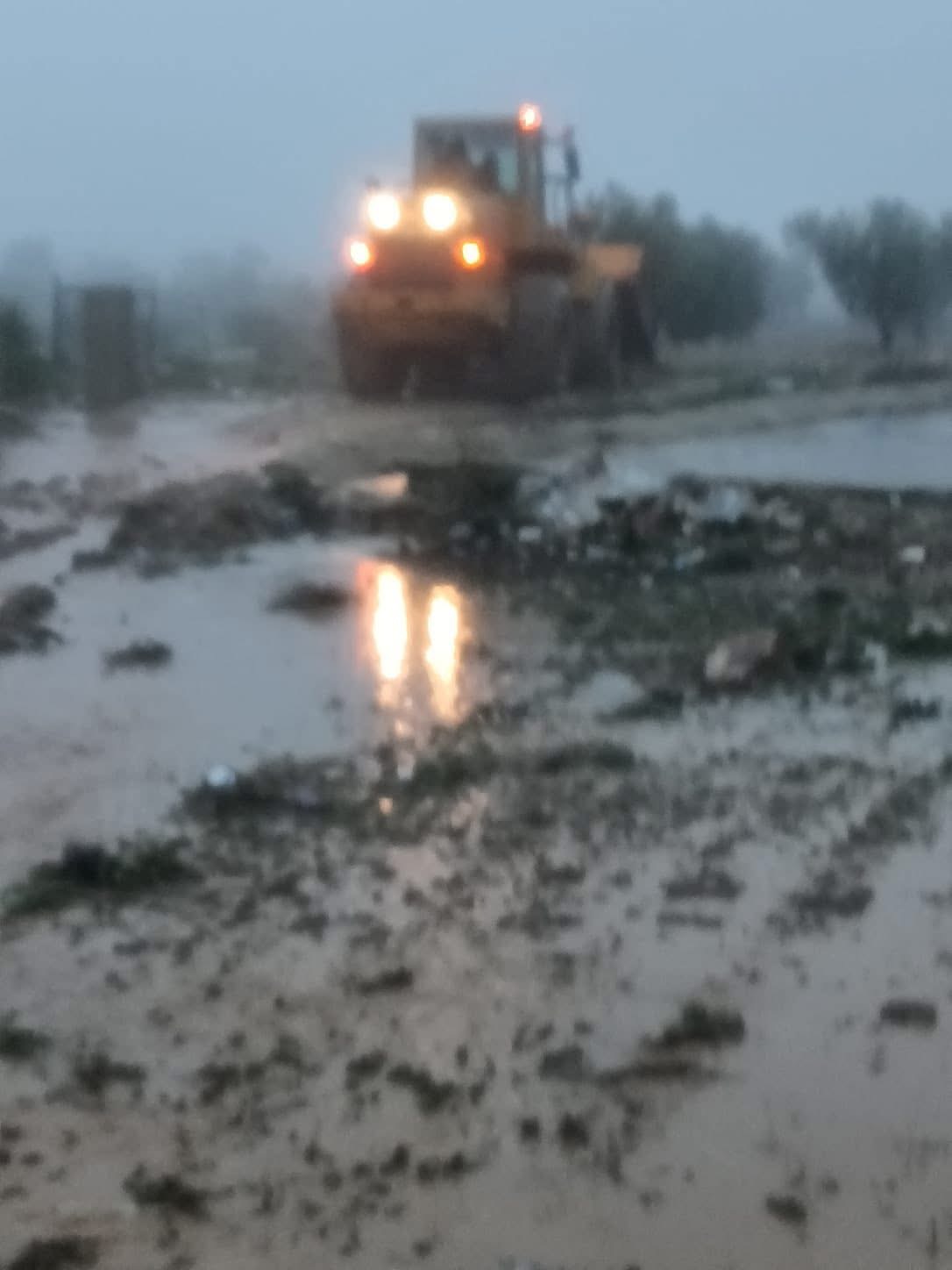 بلدية شيحان تتعامل مع حالات غرق منازل في منطقة الياروت جراء الأمطار