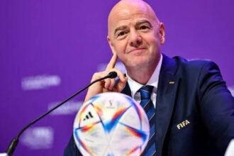 فيفا يلمّح لتعديل قانون التسلل لجعل كرة القدم أكثر هجومية وجاذبية