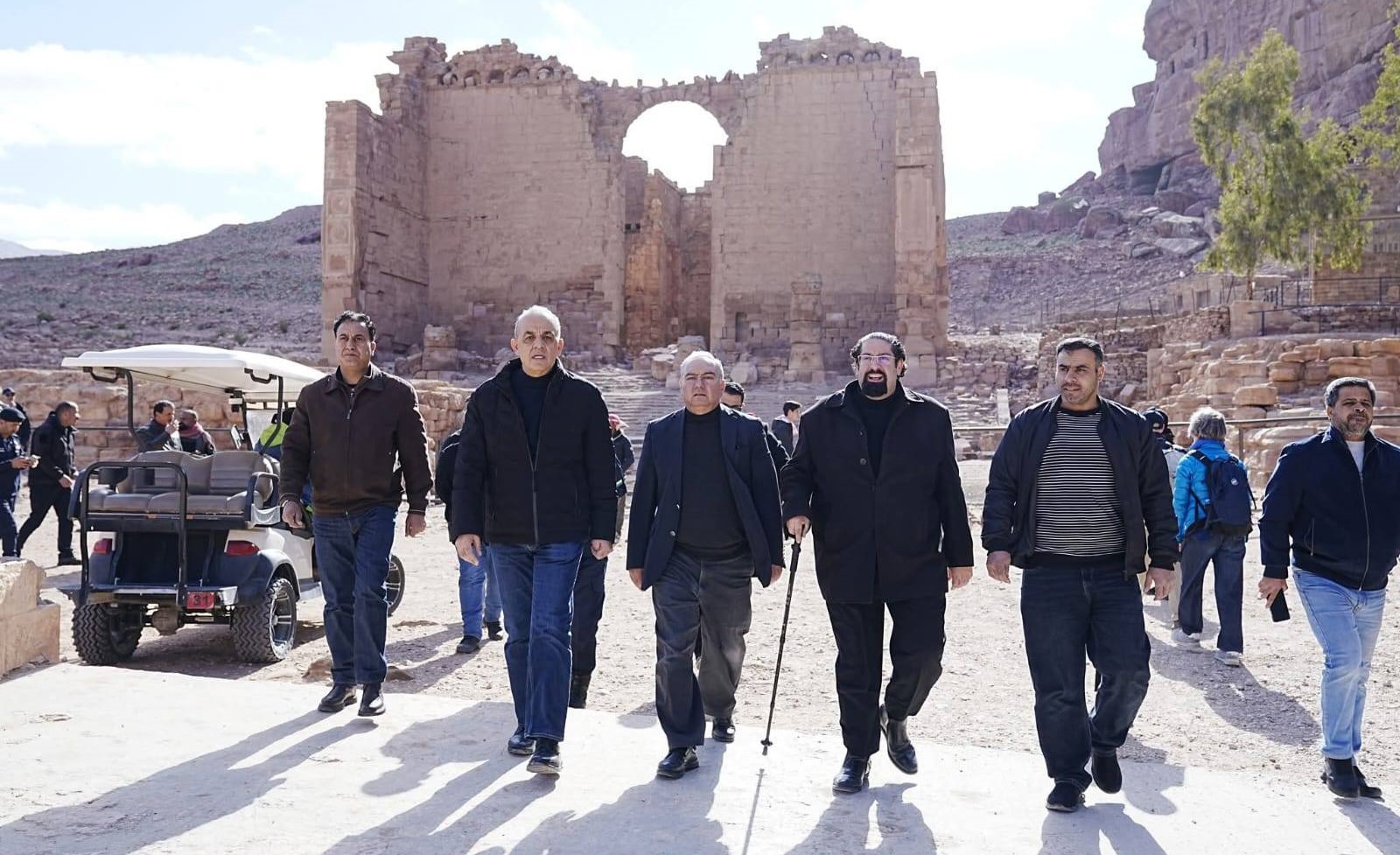 صورة حول : وزير السياحة يطمئن على سير الحركة السياحية في البترا ويشيد بتحسن تجربة الزوار وزير السياحة يطمئن على سير الحركة السياحية في البترا ويشيد بتحسن تجربة الزوار