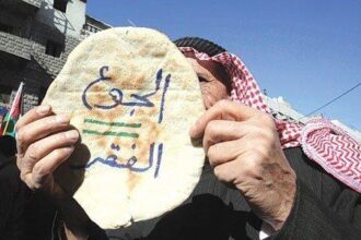 مواطن من الطفيلة يقترح على رئيس الحكومة استحداث وزارة للهجرة