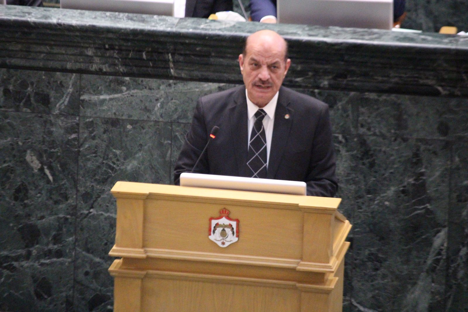 صورة حول : النائب شاهر شطناوي ينتقد قرار تأنيث المدارس الحكومية النائب شاهر شطناوي ينتقد قرار تأنيث المدارس الحكومية