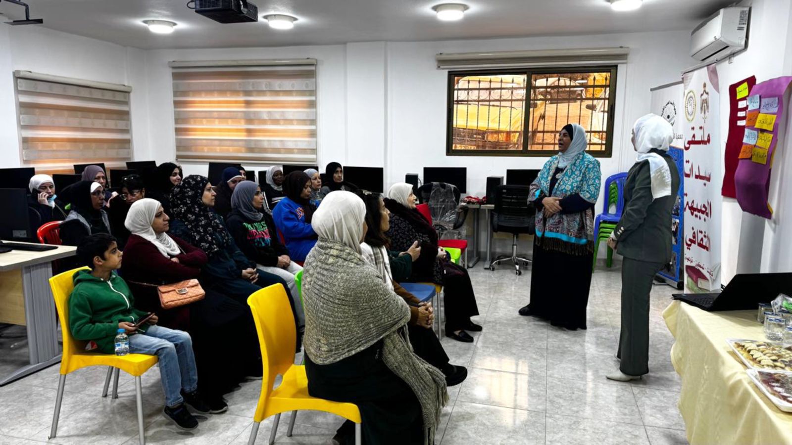 البطوش تقدم محاضرة ملتقى سيدات الجبيهة الثقافي