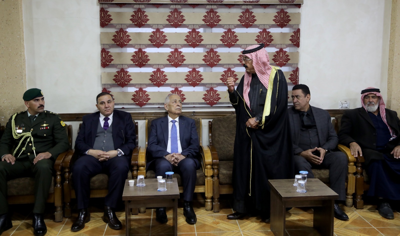 صورة حول : مندوبا عن الملك وولي العهد. العيسوي يعزي عشيرتي الخلايلة والعواملة مندوبا عن الملك وولي العهد. العيسوي يعزي عشيرتي الخلايلة والعواملة