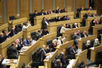 ريلز وأيادي لم ترفع وأخرى بقيت مرفوعة … تفاصيل التصويت على الموازنة ( أسماء)