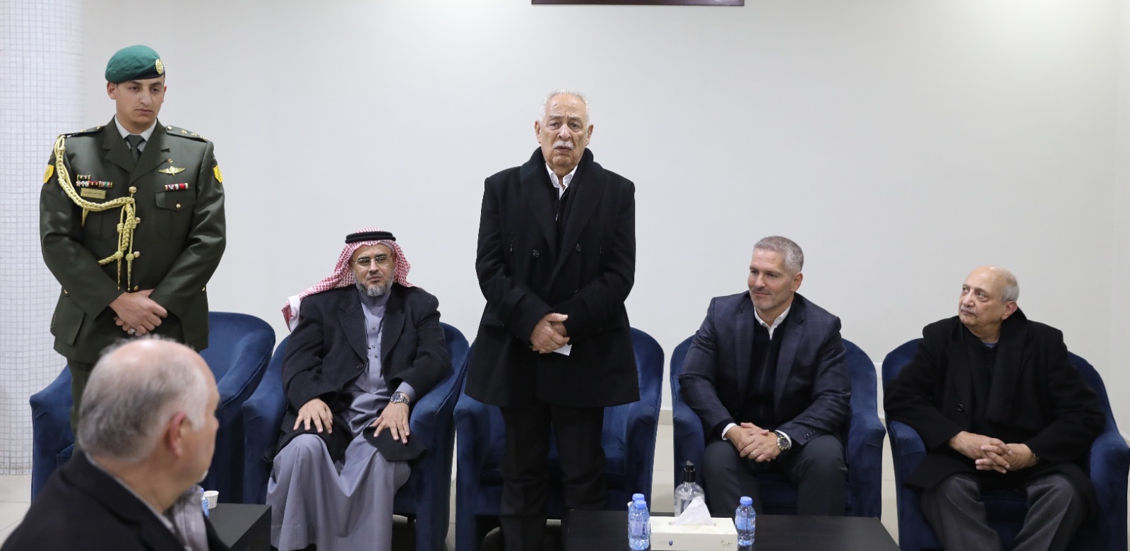 *مندوبا عن الملك وولي العهد… العيسوي يعزي عشائر حداد والعبادي والعلبي*