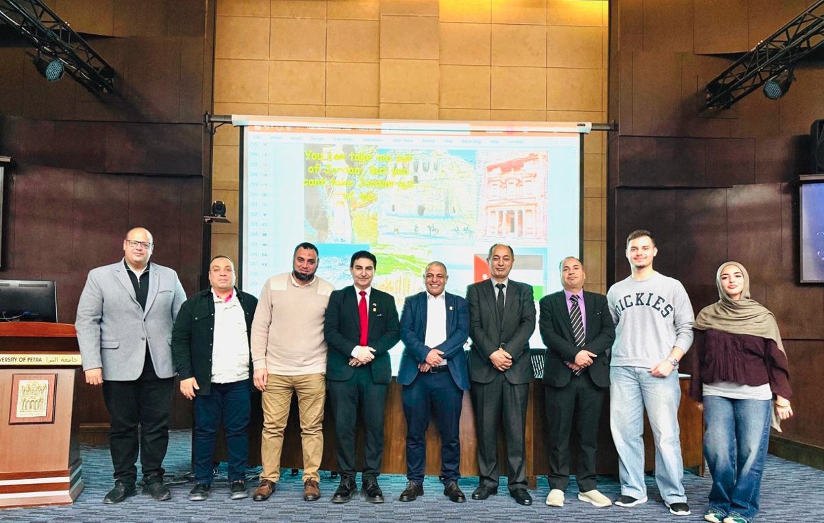 كلية طب الأسنان بجامعة البترا تمزج العلم بالأدب في أمسية ثقافية