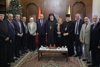 القاضي يقدم التهاني للمسيحيين في البطريركية اللاتينية ومطرانية الروم الأرثوذكس والكاثوليك
