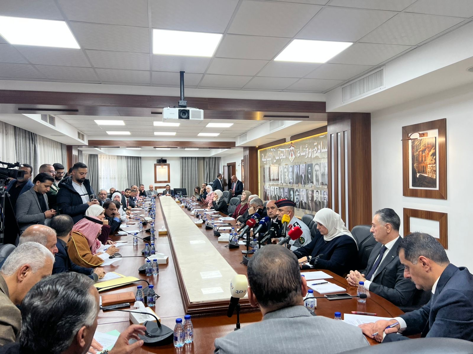 صورة حول : وزير الصناعة عن ملف شموسة: لن تمر مرور الكرام وزير الصناعة عن ملف شموسة: لن تمر مرور الكرام