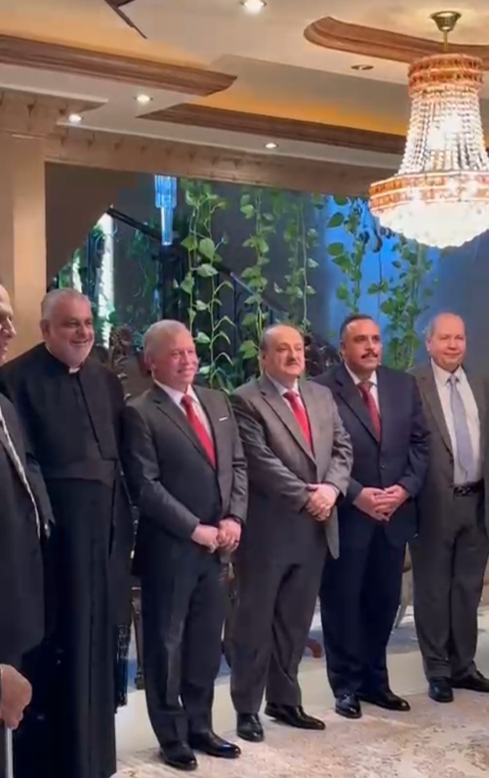 صورة حول : جلالة الملك في دارة الدكتور بركات عوجان جلالة الملك في دارة الدكتور بركات عوجان