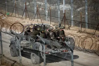 الاحتلال يعتقل شابين على حاجز بريف القنيطرة السوري