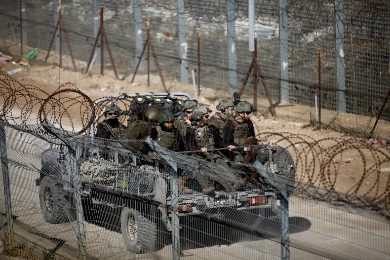 الاحتلال يعتقل شابين على حاجز بريف القنيطرة السوري