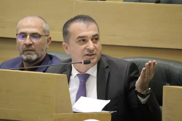 صورة حول : النائب هيثم الزيادين ينتقد الموازنة ويطالب بحقوق الكرك الخدماتية النائب هيثم الزيادين ينتقد الموازنة ويطالب بحقوق الكرك الخدماتية