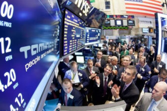 مؤشرات الأسهم الأميركية تتباين وانخفاض طفيف للنفط