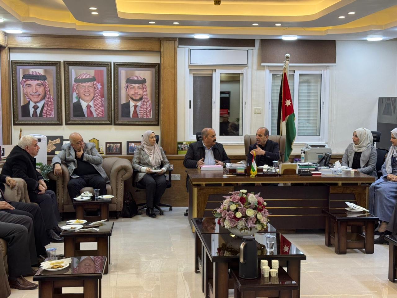 صورة حول : المصري يجتمع برؤساء لجان بلديات إربد ويشدد على رفع الجاهزية للمنخفض الجوي المصري يجتمع برؤساء لجان بلديات إربد ويشدد على رفع الجاهزية للمنخفض الجوي