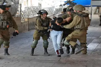 الاحتلال يعتقل 130 فلسطينيا في الضفة خلال 24 ساعة