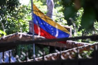 فنزويلا تبدأ الإفراج عن أميركيين محتجزين بعد تغيير القيادة