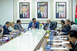 "عزم النيابية" تبحث مع الاقتصادي والاجتماعي ملفات الرواتب وضمان حقوق المشتركين