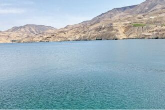 للمرة الثانية … فيضان سد الموجب باقل من اسبوعين