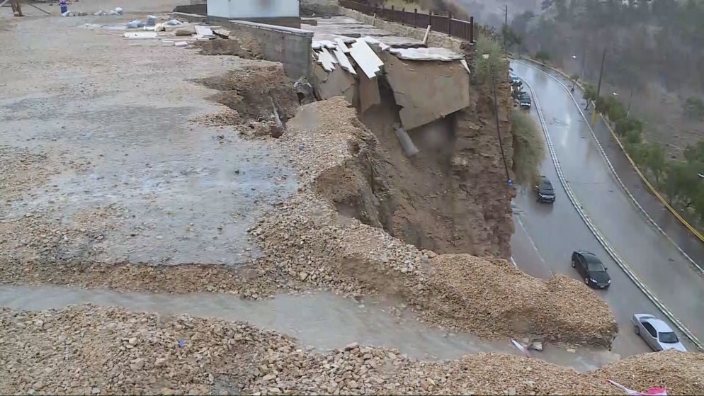 صورة حول : عاجل | الفرق الحكومية تبدأ تعويض المتضررين من الأحوال الجوية عاجل | الفرق الحكومية تبدأ تعويض المتضررين من الأحوال الجوية