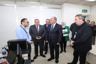 الشواربة يؤكد على تحسين الخدمات الإلكترونية وتفعيل الخصومات والتسهيلات