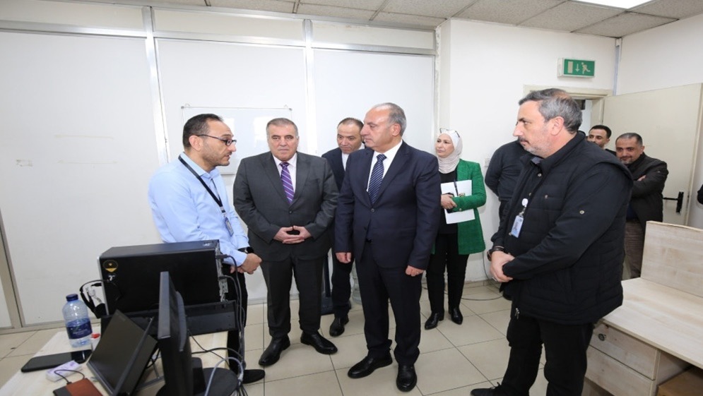 الشواربة يؤكد على تحسين الخدمات الإلكترونية وتفعيل الخصومات والتسهيلات